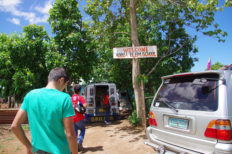 Donation_Aeta_Zambales_06_2011_006