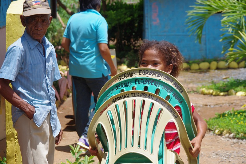 Donation_Aeta_Zambales_06_2011_027