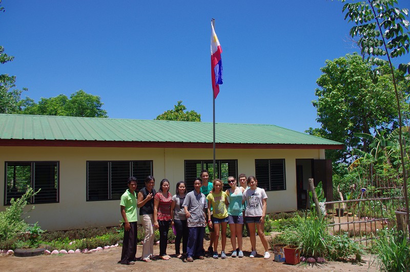 Donation_Aeta_Zambales_06_2011_051