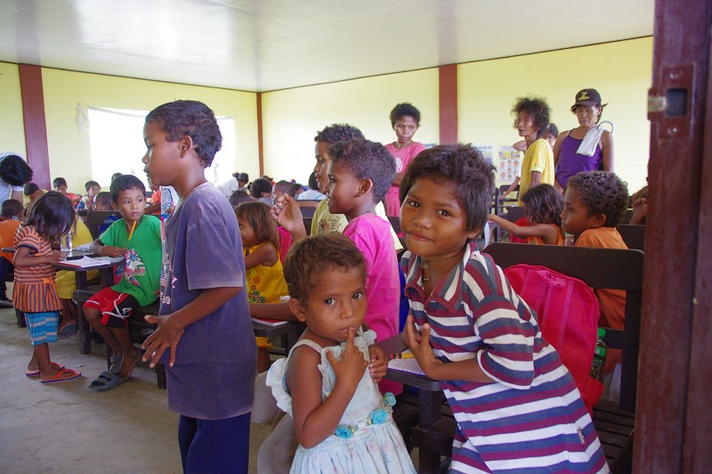 Donation_Aeta_Zambales_06_2011_073