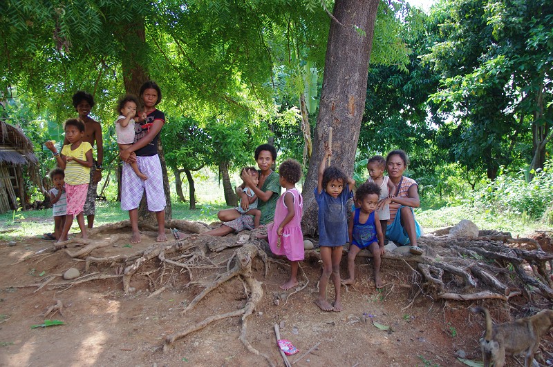 Donation_Aeta_Zambales_06_2011_083