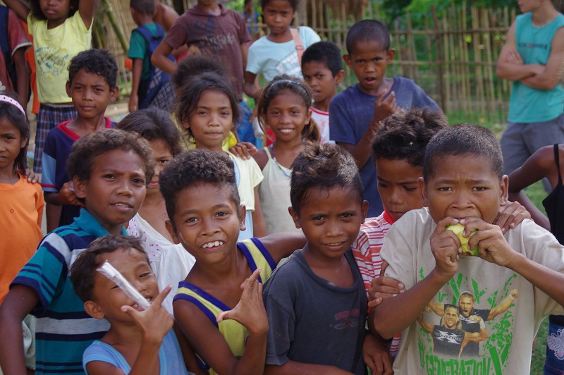 Donation_Aeta_Zambales_06_2011_088