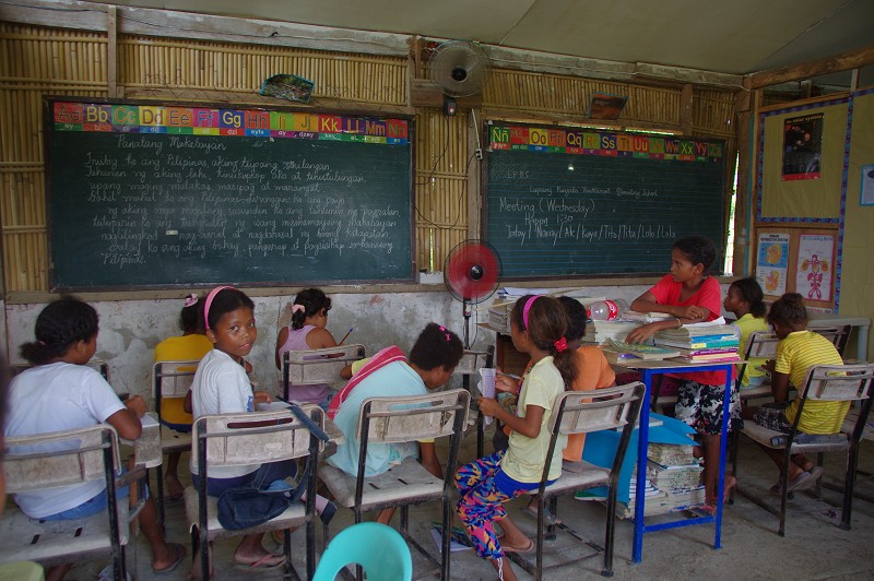 Donation_Aeta_Zambales_06_2011_089