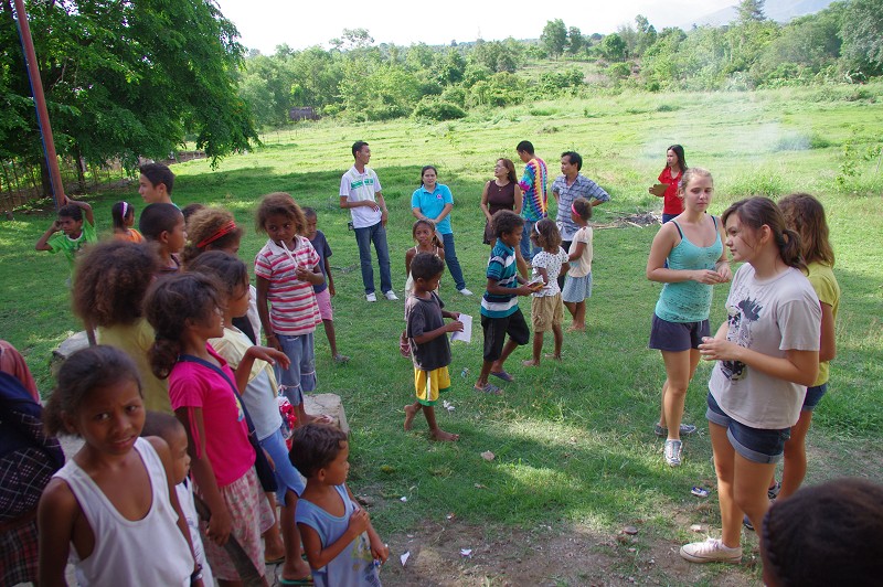 Donation_Aeta_Zambales_06_2011_094