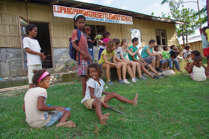 Donation_Aeta_Zambales_06_2011_101