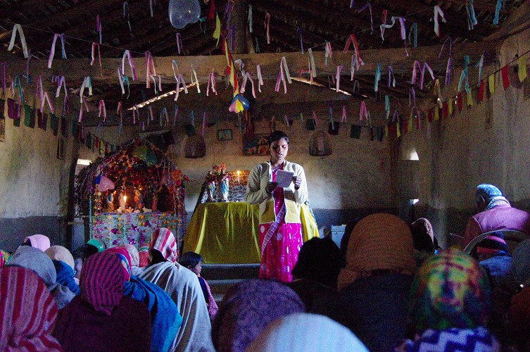 16_Morning_mass_in_Bishumpur_Dec25_04