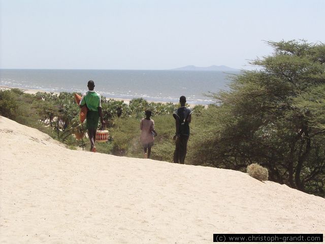 on the way from the village to Eliye Springs beach