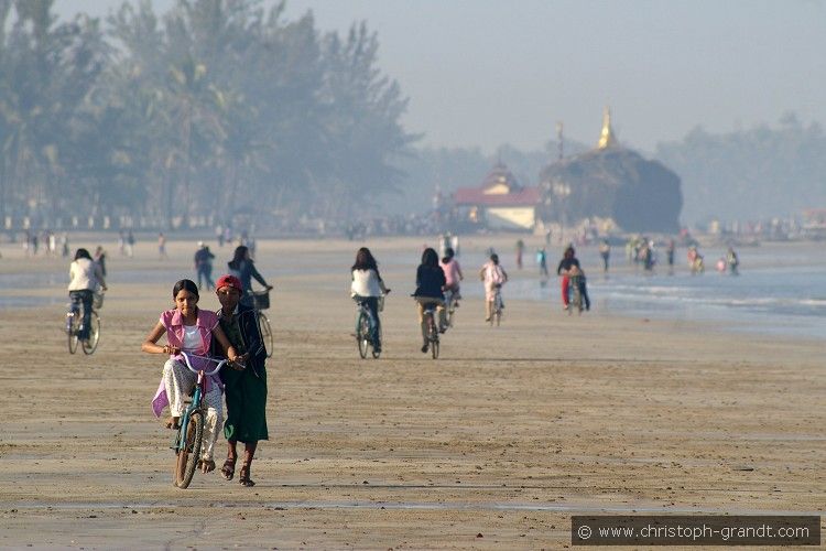 3_Chaungtha-Beach_02