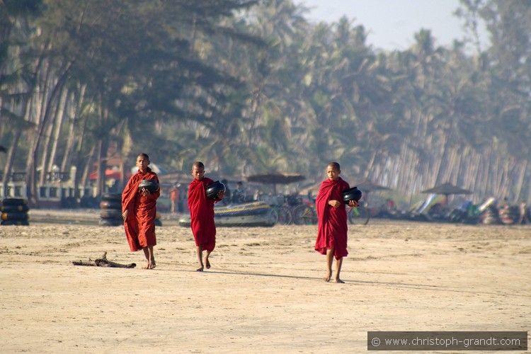 3_Chaungtha-Beach_11