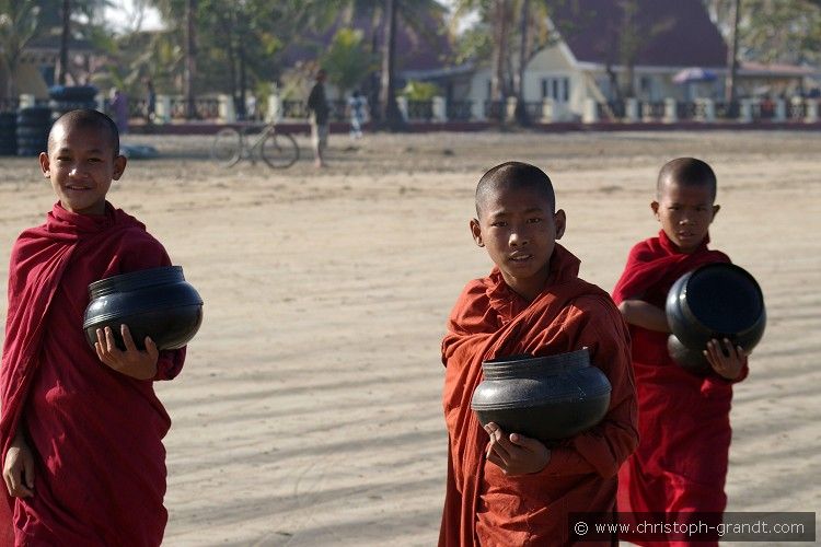 3_Chaungtha-Beach_13