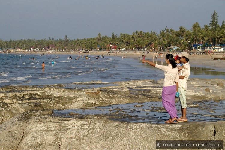 3_Chaungtha-Beach_27