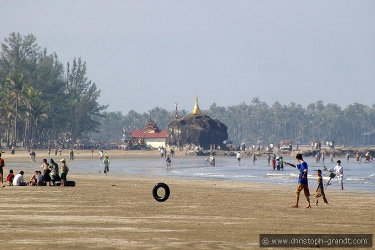 3_Chaungtha-Beach_30