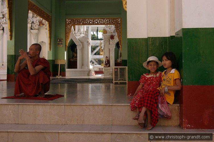 8_Shwedagon_(Yangon)_09