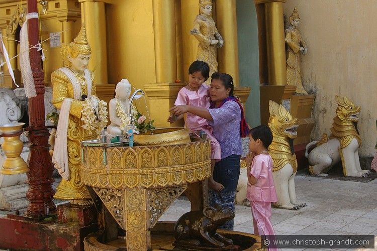 8_Shwedagon_(Yangon)_14